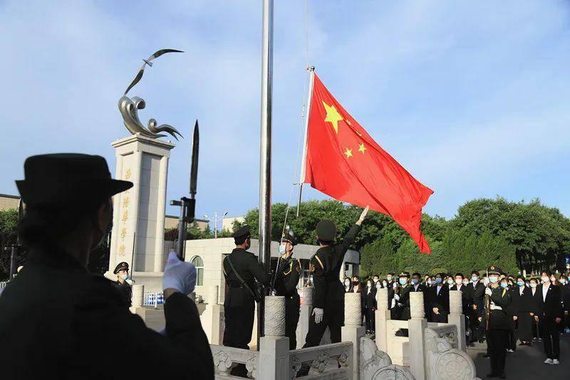 发现冷知识!赵丽颖《与凤行》侧颜照释出,一袭白衣,摇扇品茶状态超飒,她的演技如何?带你探索未知世界
